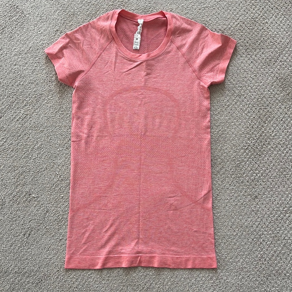 Lululemon Swiftly Tech Short-Sleeve Shirt 2.0
Hip Length